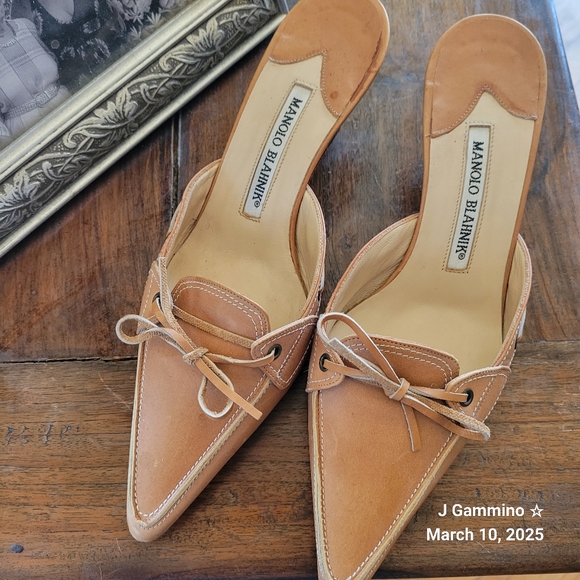 Manolo Blahnik Kitten Heel Mules with Bow - Picture 2 of 8